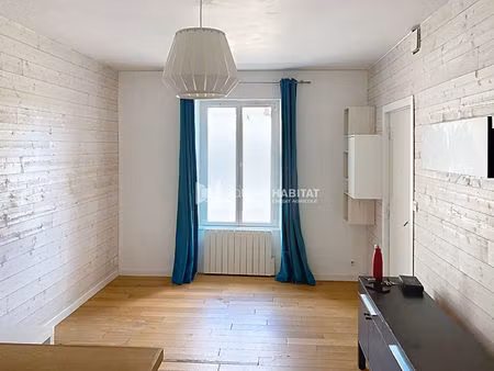 bel appartement d'environ 443m² à 2 pas des quais !