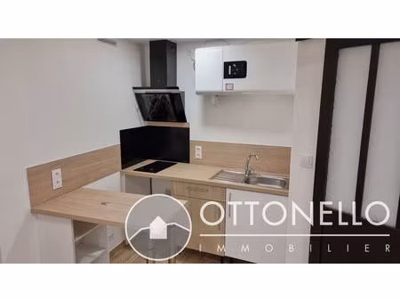 location appartement 1 pièce 21 m² à roquebrune-sur-argens (83520)