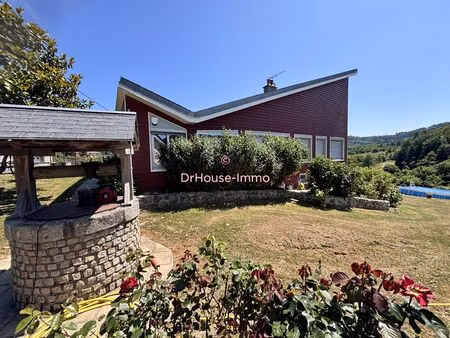 très belle maison avec vues et un étang