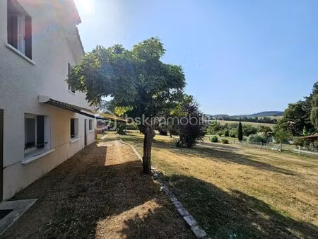 à 59 min de lyon (63 9 km) – charmante maison de 114 m² à rénover  2 entrées (possibilité 