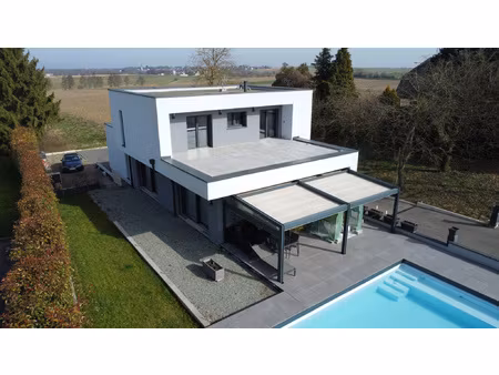 villa d'architecte contemporaine  prestations d'exception à