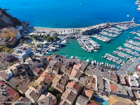 duplex en dernier étage à vendre 3 pièces cassis  vue mer  aucune charge de copropriété  s