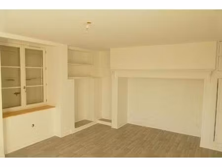 gramat  appartement t3 à louer refait à neuf