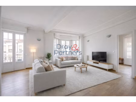 nice carre d'or / rue francois 1er 3p -97m2- sud- avant dern