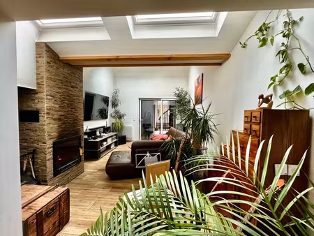 proche la pacaudiere maison 153 m2 rénovée esprit loft avec exterieur intimiste d'environ 