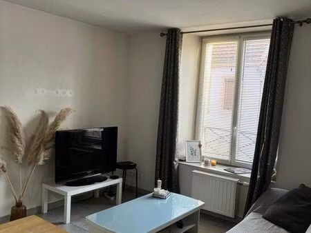 2 pièces à 2 pas du c-v chauffage compris