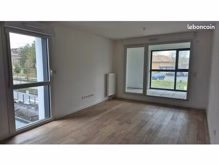 appartement t3 avec loggia à louer