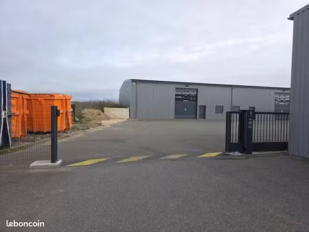 location espace commercial ou de stockage à boen sur lignon