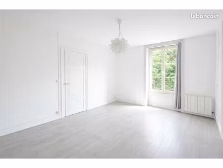 t2 avec cave et parking a louer