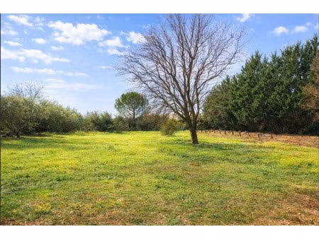 vente terrain 1400 m² à tavernes (83670)  130 000 €