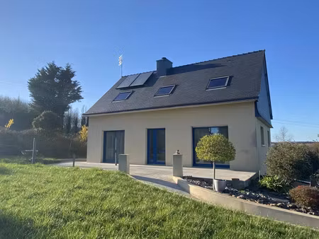 vente maison à saint-caradec (22600) : à vendre / 118m² saint-caradec