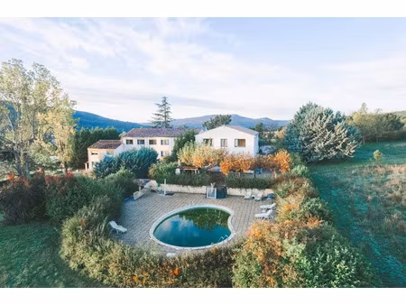 vente locaux professionnels 1200 m² à forcalquier (04300)  888 000 €