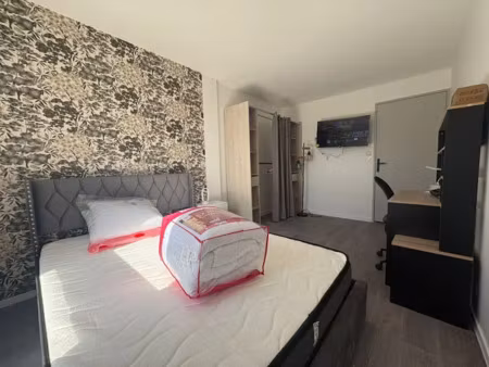 location meublée appartement 6 pièces 75 m² à evry (91000)  550 €
