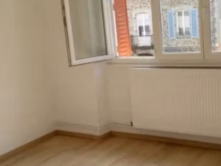 location appartement 4 pièces 67 m² à champs-sur-tarentaine-marchal (15270)  410 €
