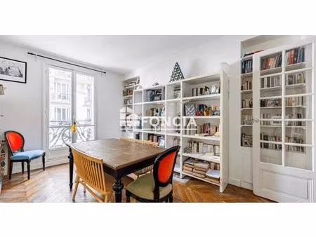 bel appartement familial dans un immeuble pierre de taille