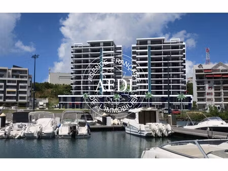 commerce de 144 m² avec vitrine et 2 parkings