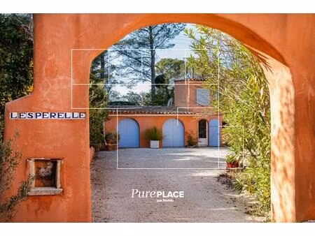 maison t7 de 209 m2 sur 6600 m2 de terrain avec piscine à aix-en-provence