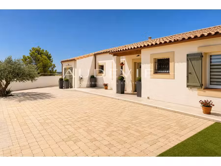 villa avec piscine  dépendance et vue panoramique – proche caunes-minervois
