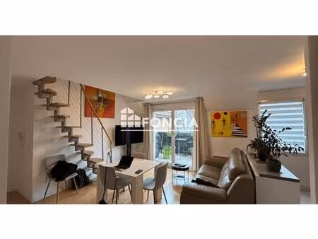 un cadre de vie rare alliant charme et modernité ! niché au cœur du vieux village de la qu