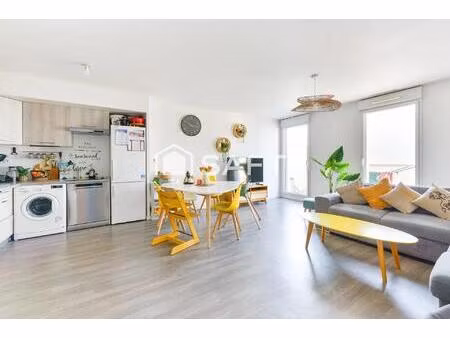 t3 récent avec balcon exposé sud-est  parking et local vélo