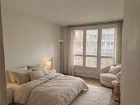 grand t2 balcon  ascenseur  concierge place d'italie