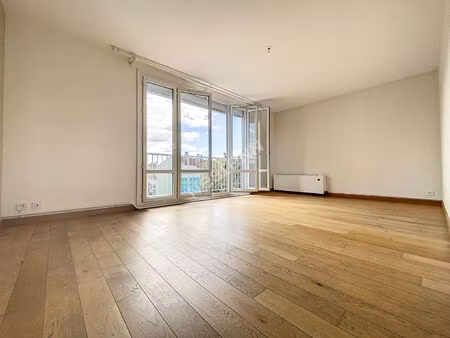 rezé blordière - appartement t2 avec balcon au pied des commerces et des transports