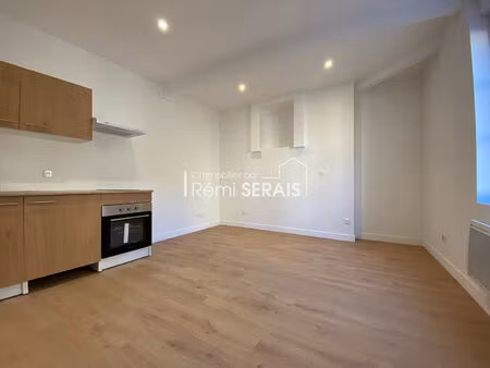 a louer - studio plein centre domfront - ref 14159