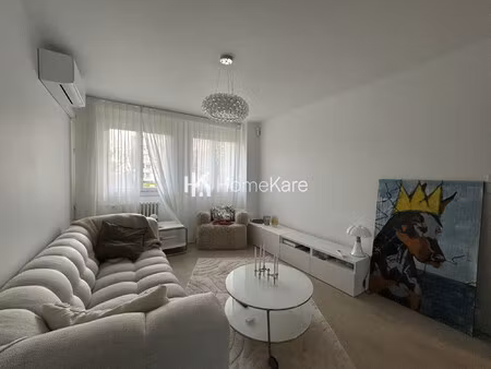 t2 lumineux - cote pavée