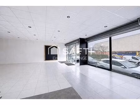 146 m² de surface commerciale + 98 m² d'atelier/stockage