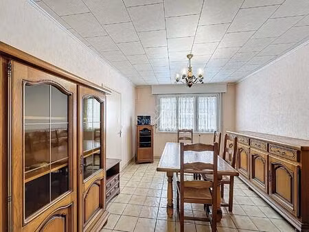 maison de residence semi mitoyenne 3 chambres sous sol + garage