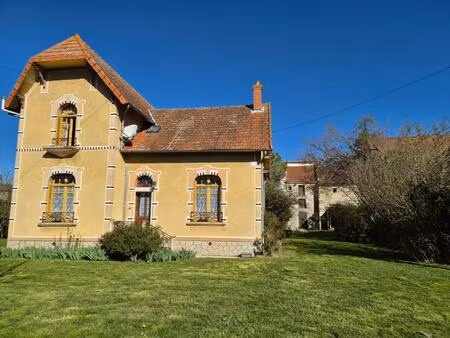 très belle maison avec terrain et dépendances