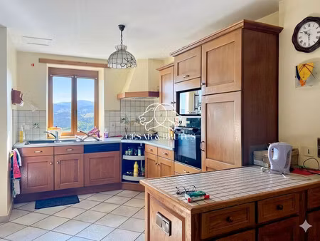 maison en pierre ancienne avec vue imprenable à tarare