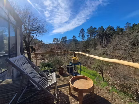 maison contemporaine sur 3 500 m2 de terrain