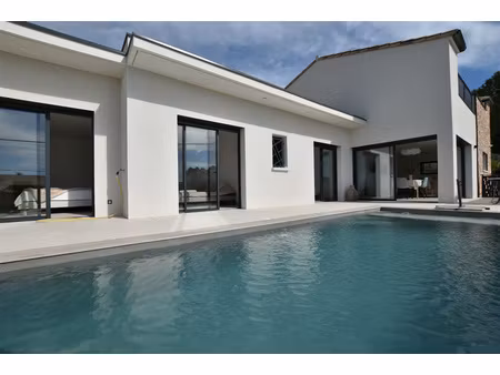 villa contemporaine avec piscine et vue panoramique à saint-