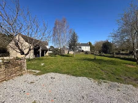 terrain de 708 m² constructible non viabilisé ( raccordement à proximité avec tout à l'égo