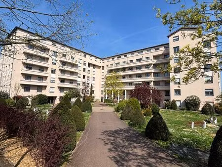 rare - t2 caluire hotel de ville