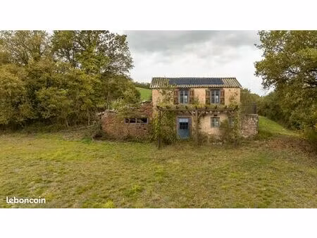 2 maisons à rénover sur 3 hectares de terrain - vue et calme absolu