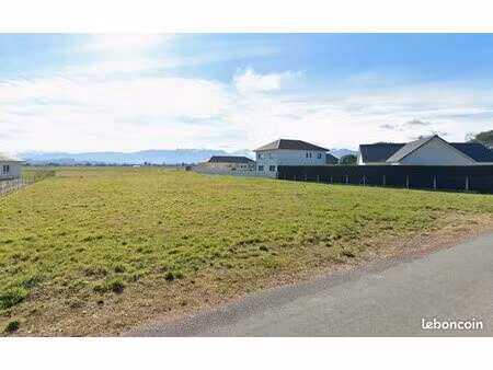 terrain 1046 m² beuste