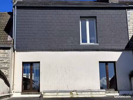 duplex 1 ier et 2 ième étage dans une maison en pierres