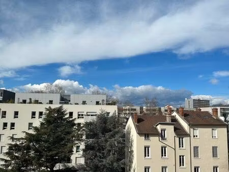 à louer – appartement t2 de 41 m² à villeurbanne