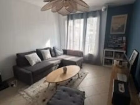 f2 quartier mav  à louer vide dispo au 1er mai