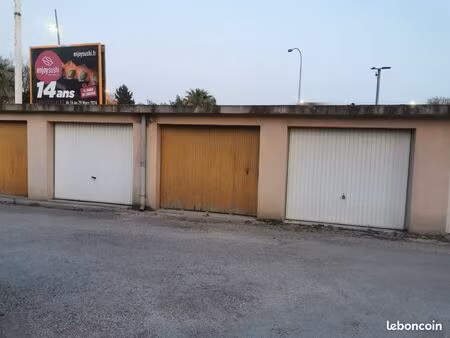 parking/box 14 m² aix-en-provence