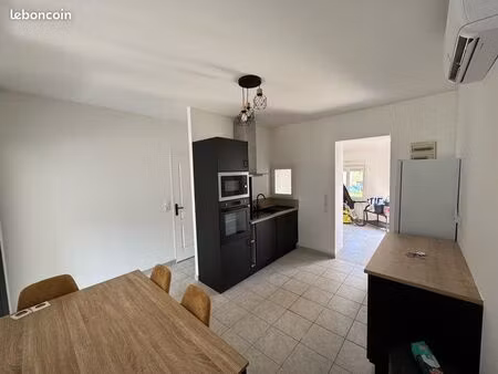 ? t2 meublé 45 m² entièrement rénové – climatisation  cour et parking – vivy (49680)