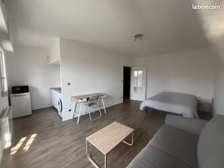 studio meublé 30m2 + balcon et cave - gare/ pompidou/ mettis