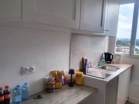 chambre de bonne rénovée – neuilly-sur-seine – vue dégagée