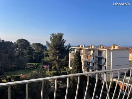 t3 48m²  aperçu mer  terrasse  2 ch  80m plage  saint raphaël  proche du centre