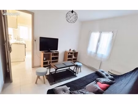 loue à l'année t2 ensoleillé  rdc  maison de montagne