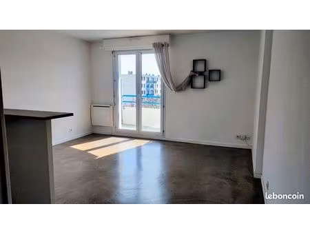 location 30m2 avec balcon sud