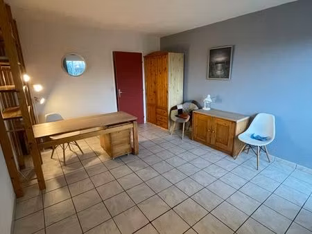 location studio meublé