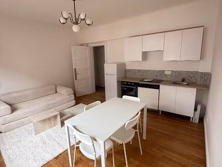 beau 2 pièces quartier orangerie avec grand balcon